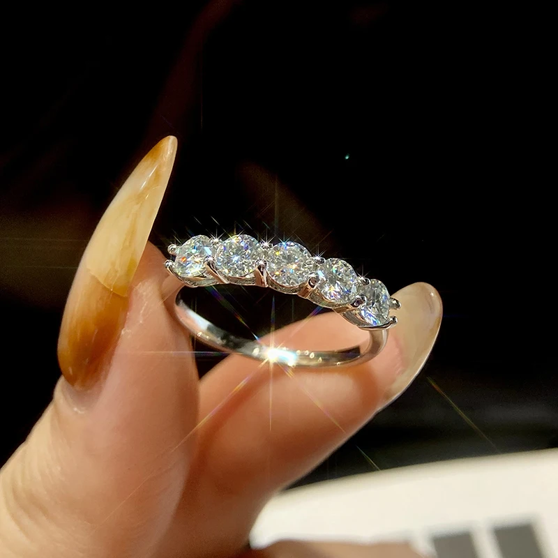 Thumbnail 3 - #16 Moissanites Comparison Guide