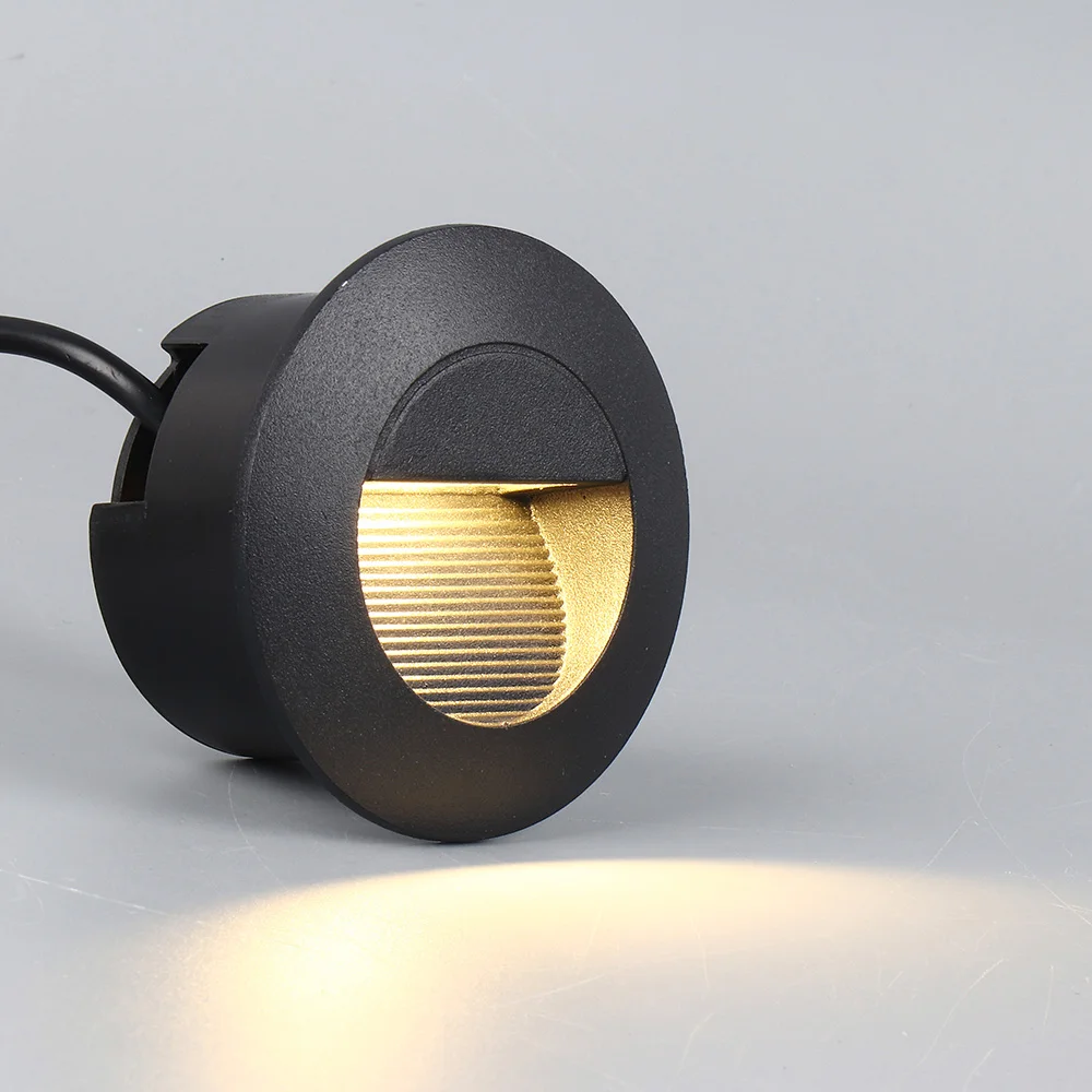 Klasyczne, wodoodporne lampki schodowe do użytku zewnętrznego, małe, okrągłe, luksusowe, wpuszczane lampki ścienne, lampki schodowe.