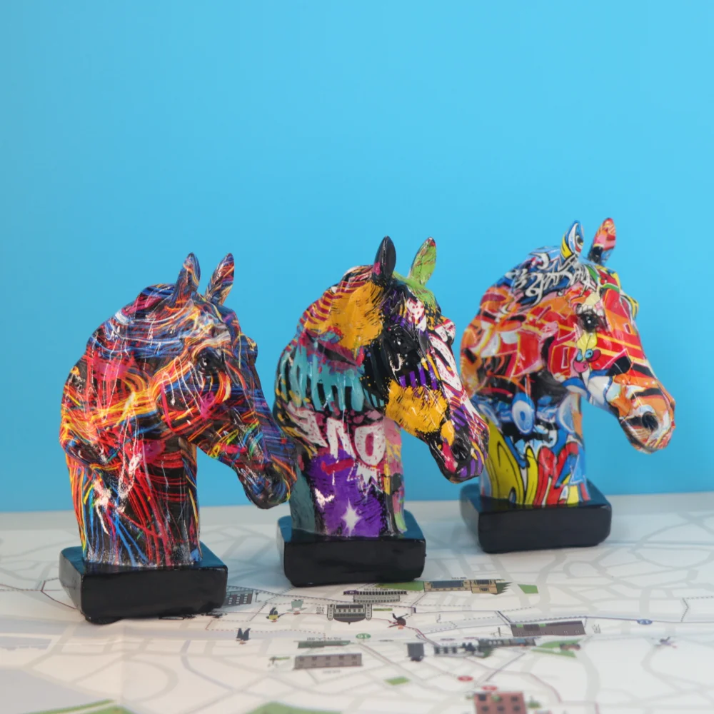 

Colorful Graffiti Horse Head Figurine Modern Graffiti Art Animal Statues Home Office Living Room Desktop Wine Cabinet Decoration