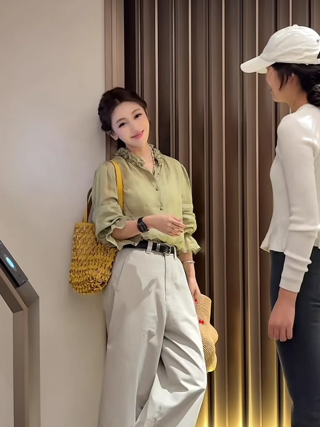 

Льняная рубашка-топ свободного кроя с длинным рукавом и воротником-стойкой в стиле французского шика от Le Forest Early Spring, рекомендованная Бай Сюэ