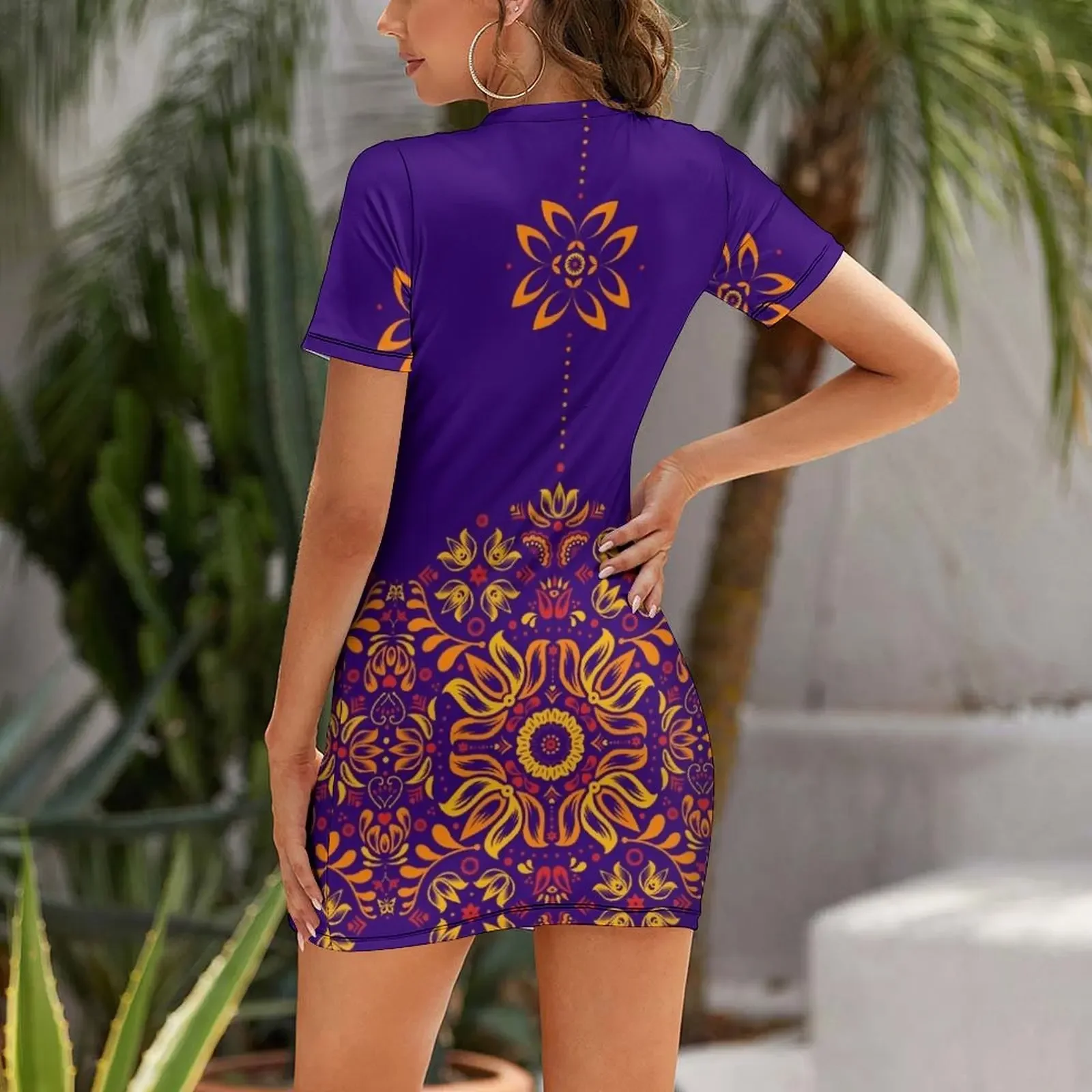 Feuriges, kurzärmliges Kleid mit Blumen- und Folk-Muster. Sommerkleider für Damen, Luxuskleid