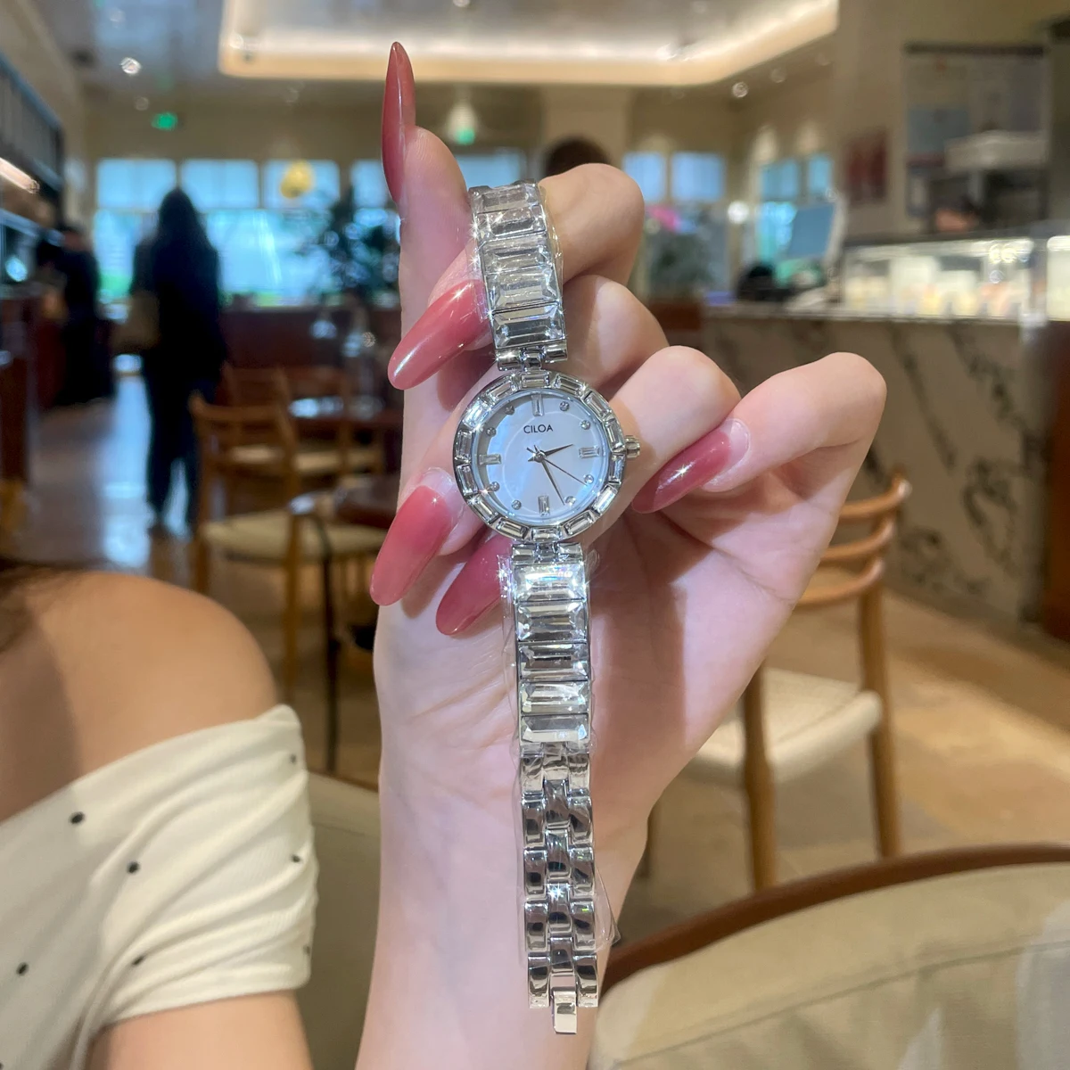 Round light luxury watch for women high quality small dial trendy and simple ladies watch 2025 new waterproof quartz watch