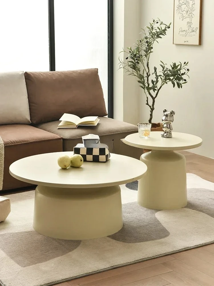 

Кремовый стиль гостиной минималистский круглый журнальный столик бытовой креативный современный минималистский маленькая квартира минималистский