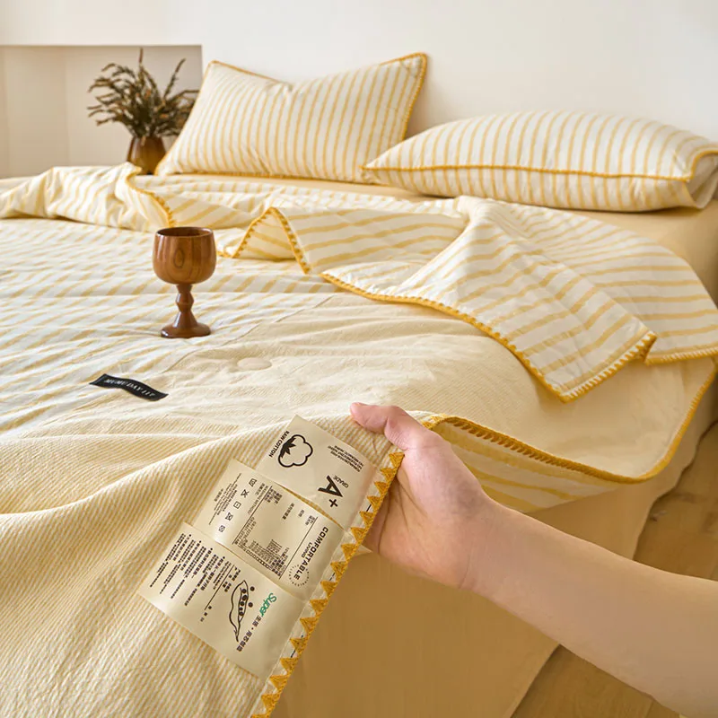 Striped Two-Color Summer Cotton Quilt Luxury Skin-Friendly Air Conditioning Quilts for Hot Flashes Breathable Cozy Throw Blanket