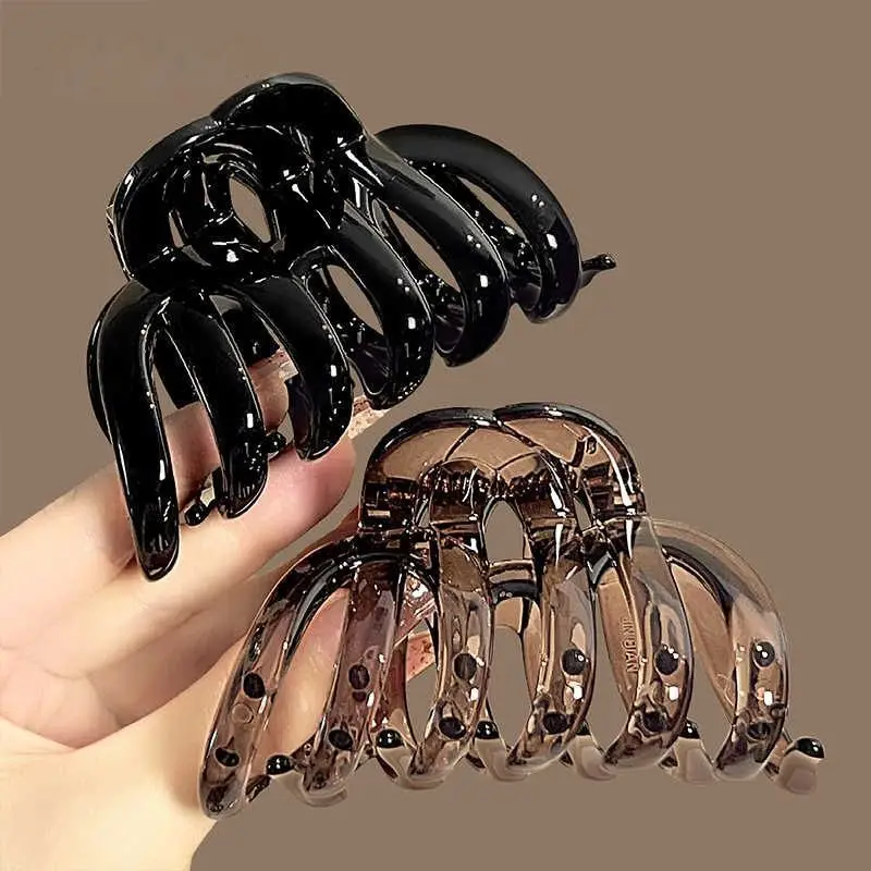 Large hair clip for voluminous, retro updo with pumpkin and shark hair clips, high-value headwear.
