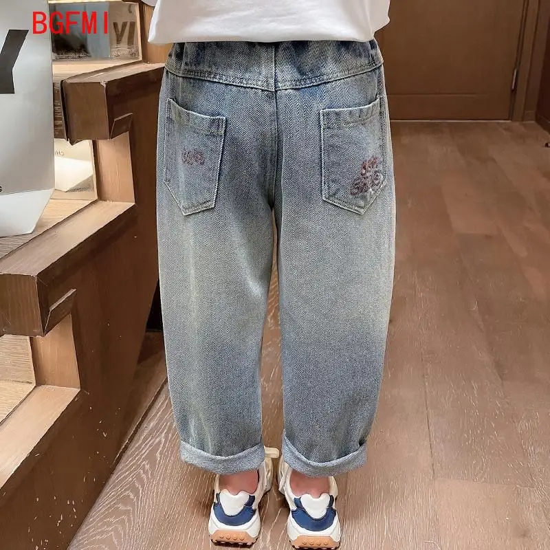 Spring Autumn Baby Girls Denim Pants Children Girls Trousers Kid Girls Cute Heart Shaped Embroidery Straight Leg Jeans 2-10Y
