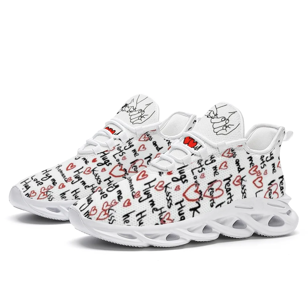 

Повседневные кроссовки с принтом в виде сердечек и надписей в стиле граффити, посвященные Дню святого Валентина, удобные и дышащие.