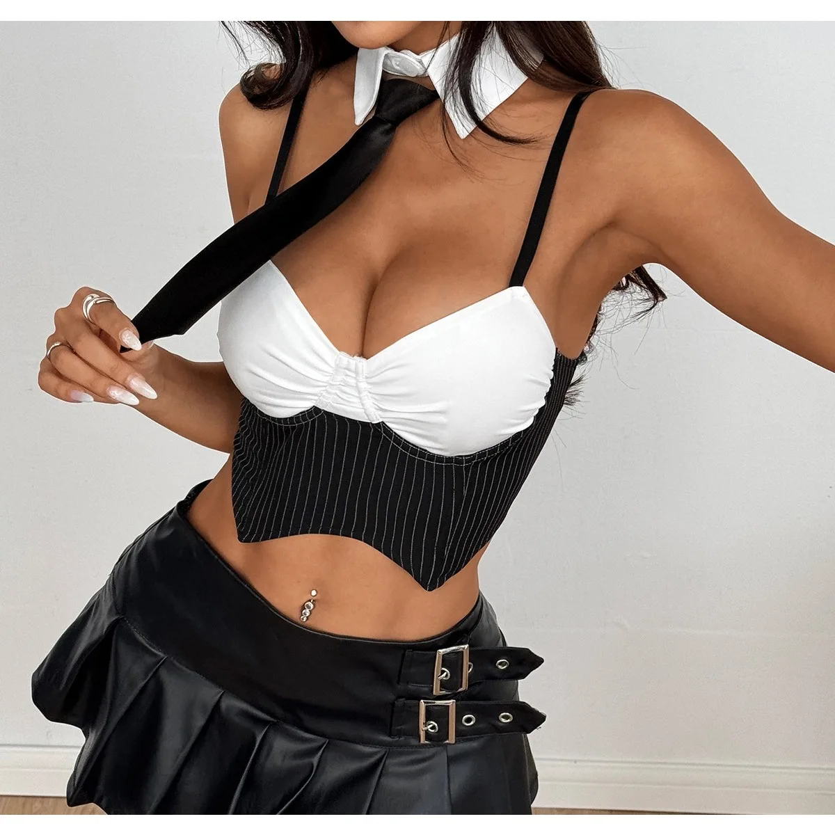 

Sexy Women Summer Tank Top Sleeveless 2025 Tight Nightclub Spicy Girl Tie Chest Wrapped Fishbone Suspender Vests Streetwear