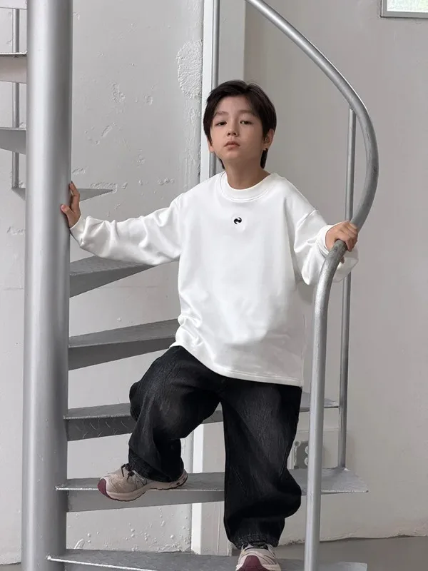 أزياء الأطفال 2025 الخريف والشتاء كل مباراة وبسيطة قميص سميك صبي وفتاة بارد ودافئ هوديي ملابس الاطفال