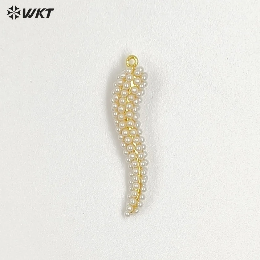 

WT-MP317 Очаровательный маленький кулон в форме перца чили из позолоченной латуни с искусственным жемчугом для ожерелья, ручная работа