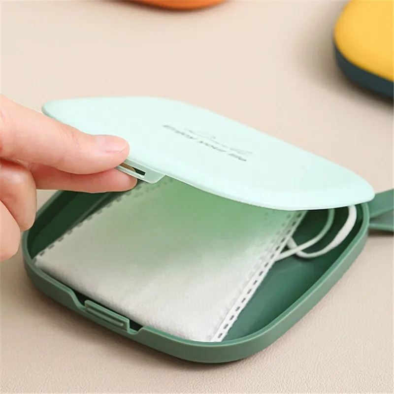 

Mask Storage Box Small Fresh Convenient Dust-proof Waterproof Mask Protective Clip Lift Cover Multi-functional Mask Box