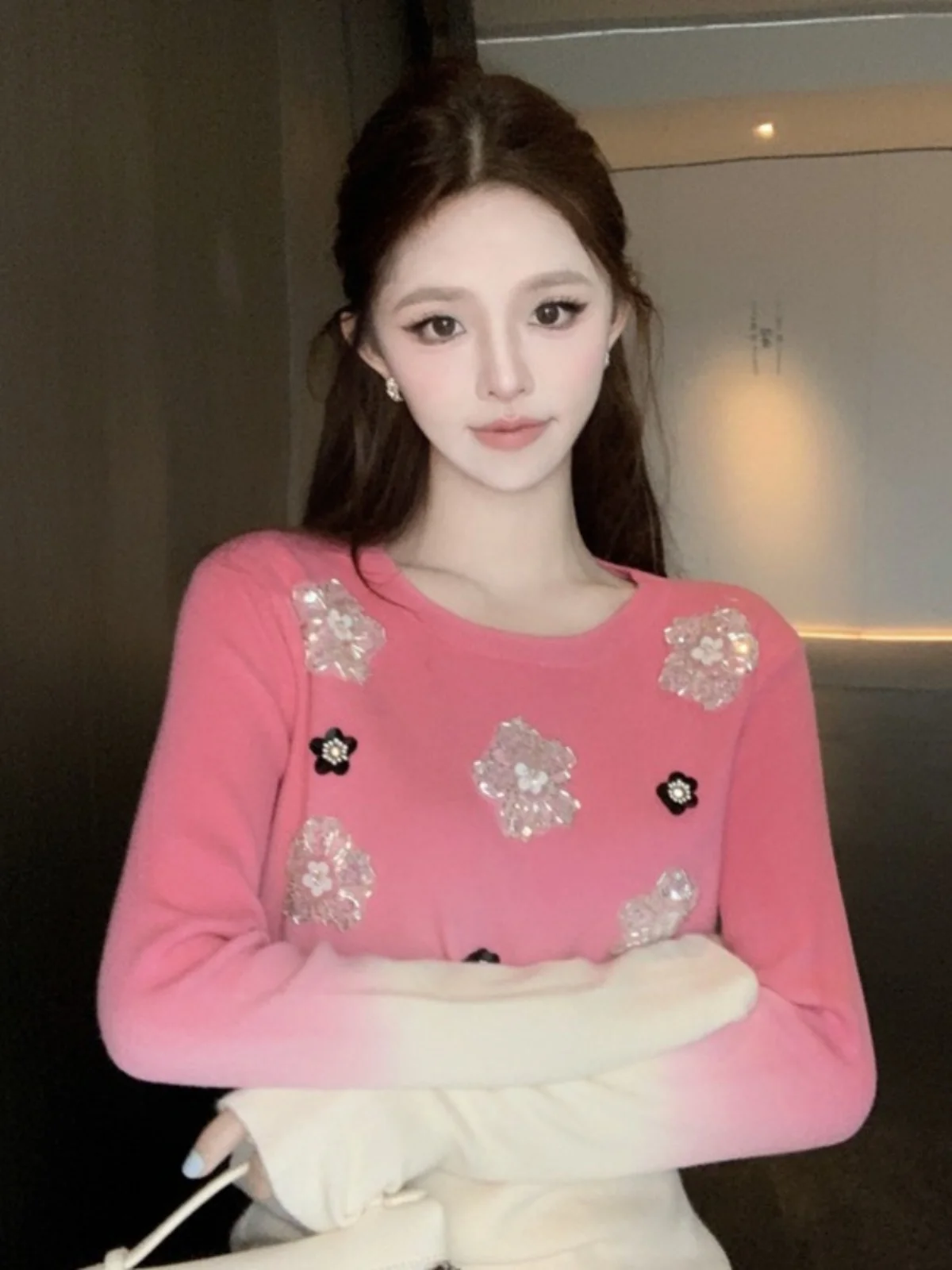 핑크 아디언트 니트 베이스 여성 슬림핏 패셔너블 가을 겨울 하이엔드 센세이션 라인스톤 플라워 탑