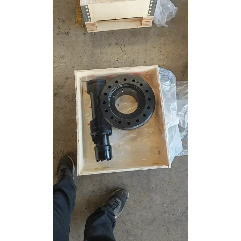 SE9 Single Axis Worm Gear Enclosed Housing Slewing Drive ISO9001 for 0.4-18 KN.m Output Torque for Wind Turbine