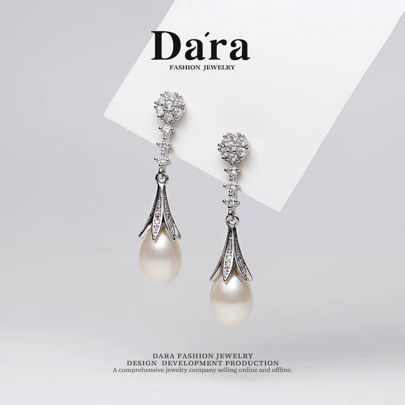 Freshwater Seedless Rice Pearl Earrings 8-9mm, with Strong Luster and Slight Imperfections, in a Light Luxury Gift Box, a Holiday Gift for Women
