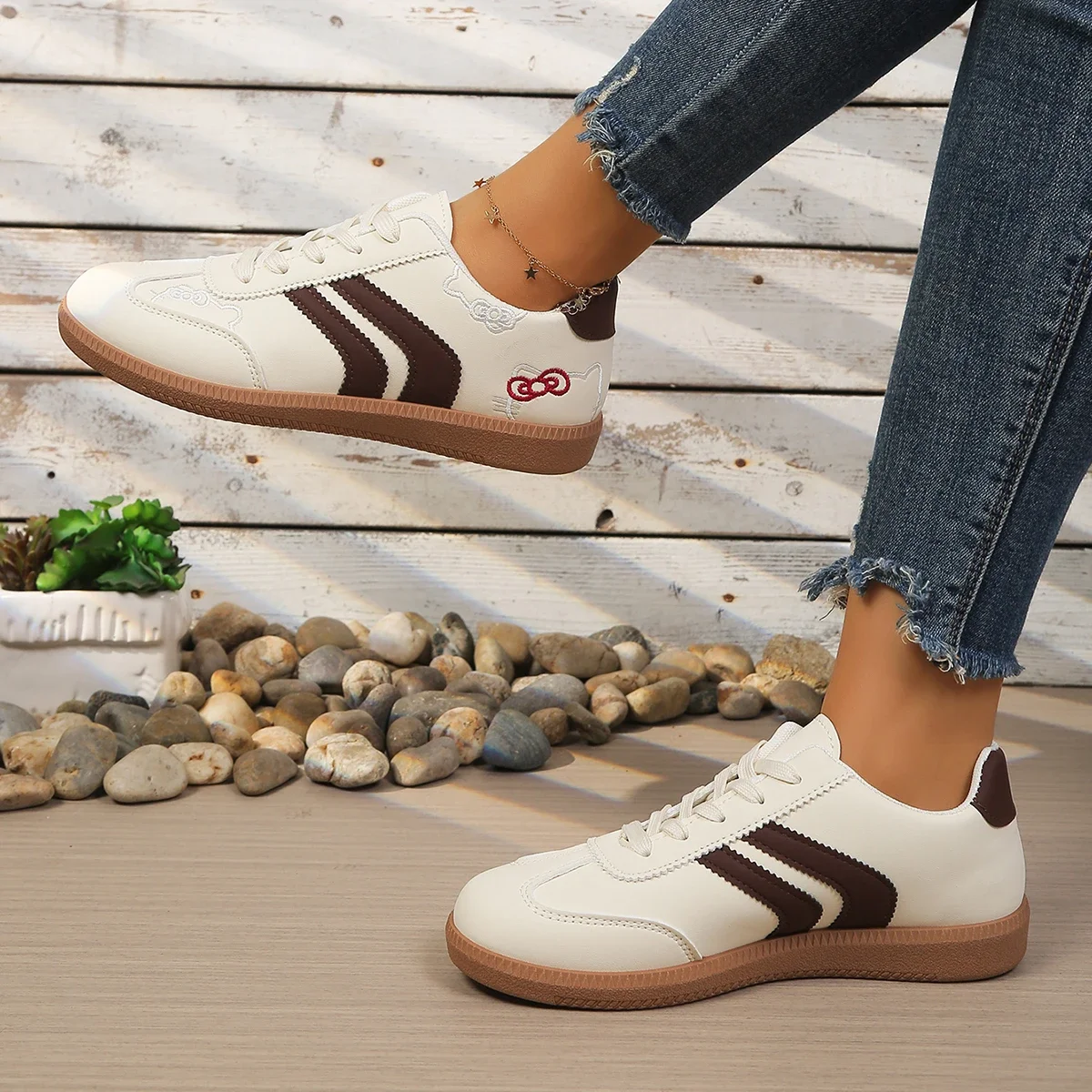 Koreanischer Stickerei-Stil 2026 Neue Damen-Trainingsschuhe, Vielseitige Casual-Sport-Ultra-Leichte Flache Weiße Sneaker – Detail 2