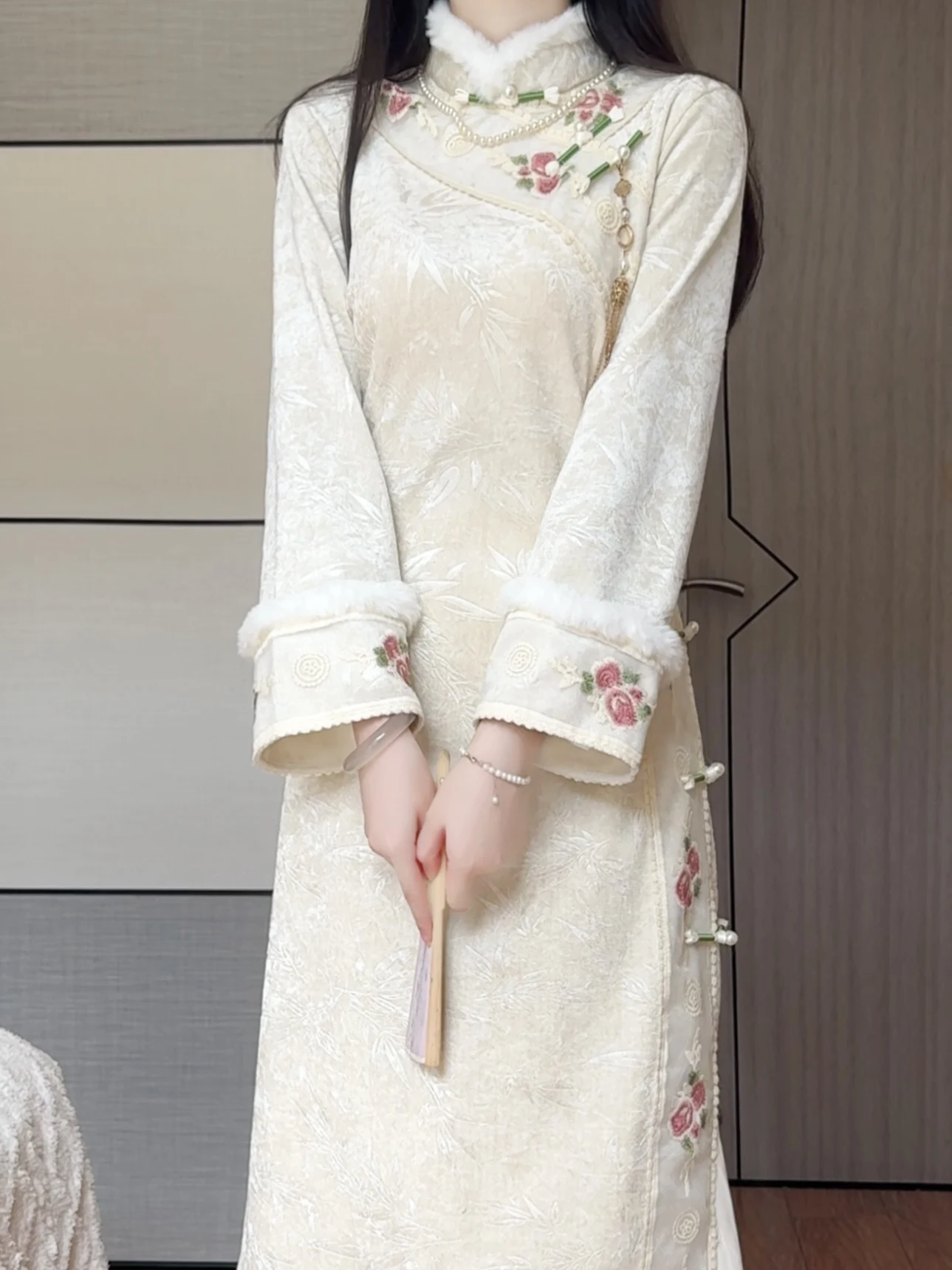 فستان تشيباو الصيني التقليدي للنساء للخريف والشتاء مطرز بالزهور اللطيفة عتيق شيونغسام أنيق