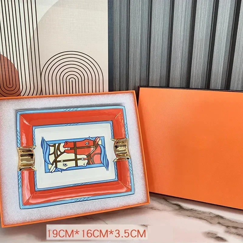 

New European Style Luxury Grid Fashion Ceramic Cigar Ashtray Horse Pattern Design Cigar Tray Tool Home Hotel Decoration Gift