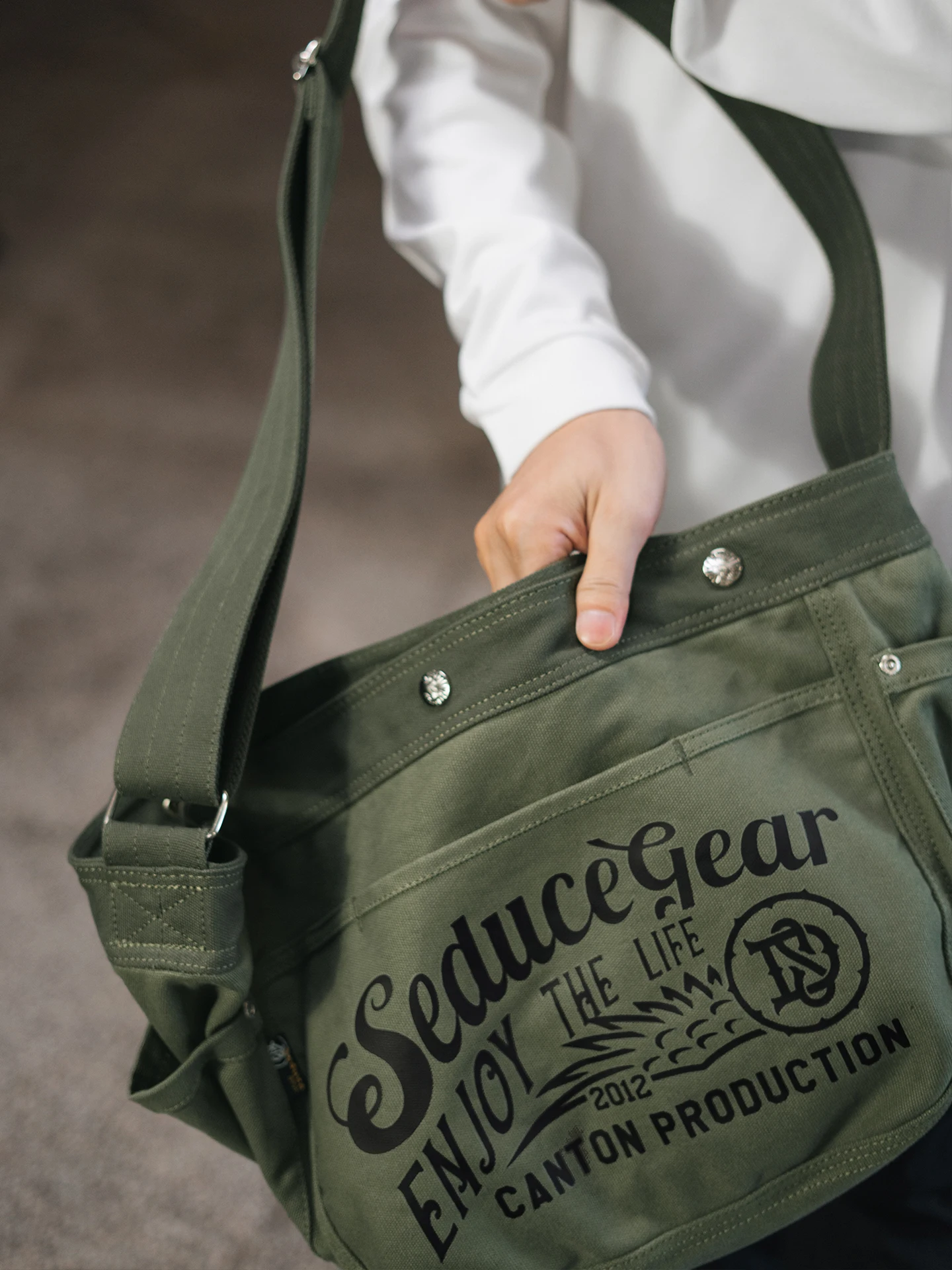 sac-bandouliere-retro-americain-grande-capacite-sacoche-pour-casque-de-velo-sac-de-transport-robuste-16oz-pour-jeunes-ideal-pour-la-peche-et-les-activites-de-plein-air