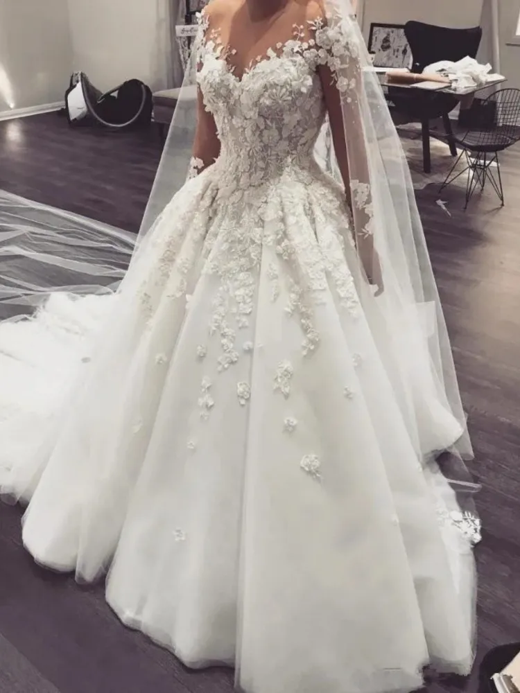 Abiti da sposa floreali Sheer O-Collo maniche lunghe Fiori 3D Applicazioni di pizzo Abito da sposa Vestido De Novia di lusso