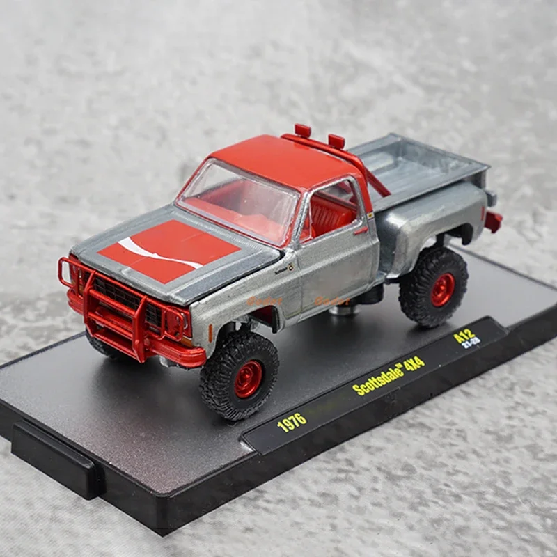 

M2 1:64 Scale Diecast Alloy 1976 Scottsdale 4X4 Pickup Truck Model Classics Adult Nostalgia Toys Souvenir Gifts Static Display