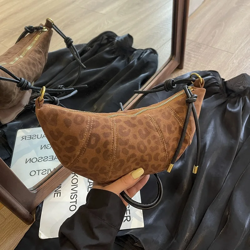 bolsa-crossbody-retro-fosca-com-uma-sensacao-sofisticada-bolsa-de-bolinho-versatil-bolsa-de-chifre-de-nicho-coreano-para-mulheres