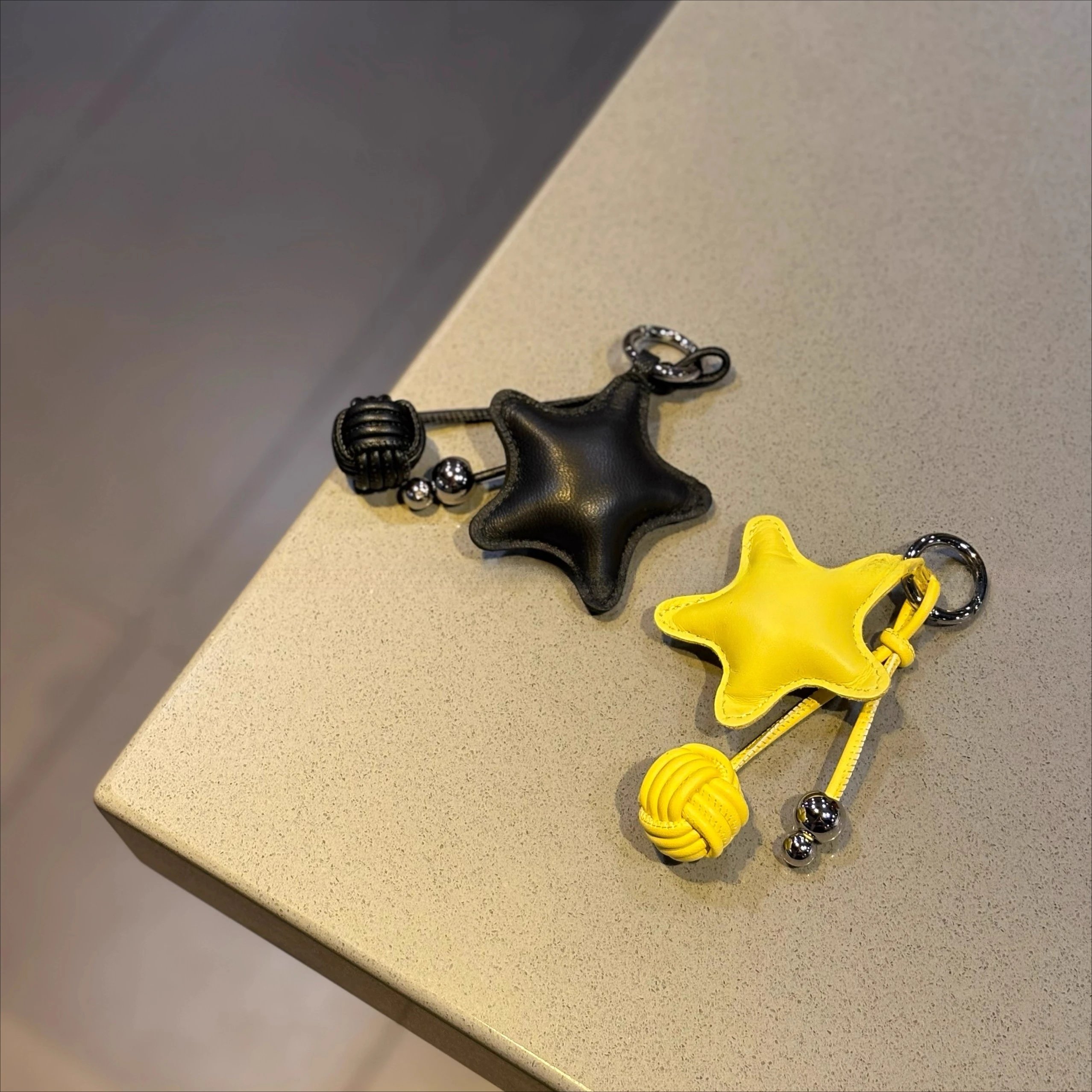 

Genuine leather star pendant pentagram star pendant bag ornament woven ball accessories bag star fur cart keychain Cute gifts