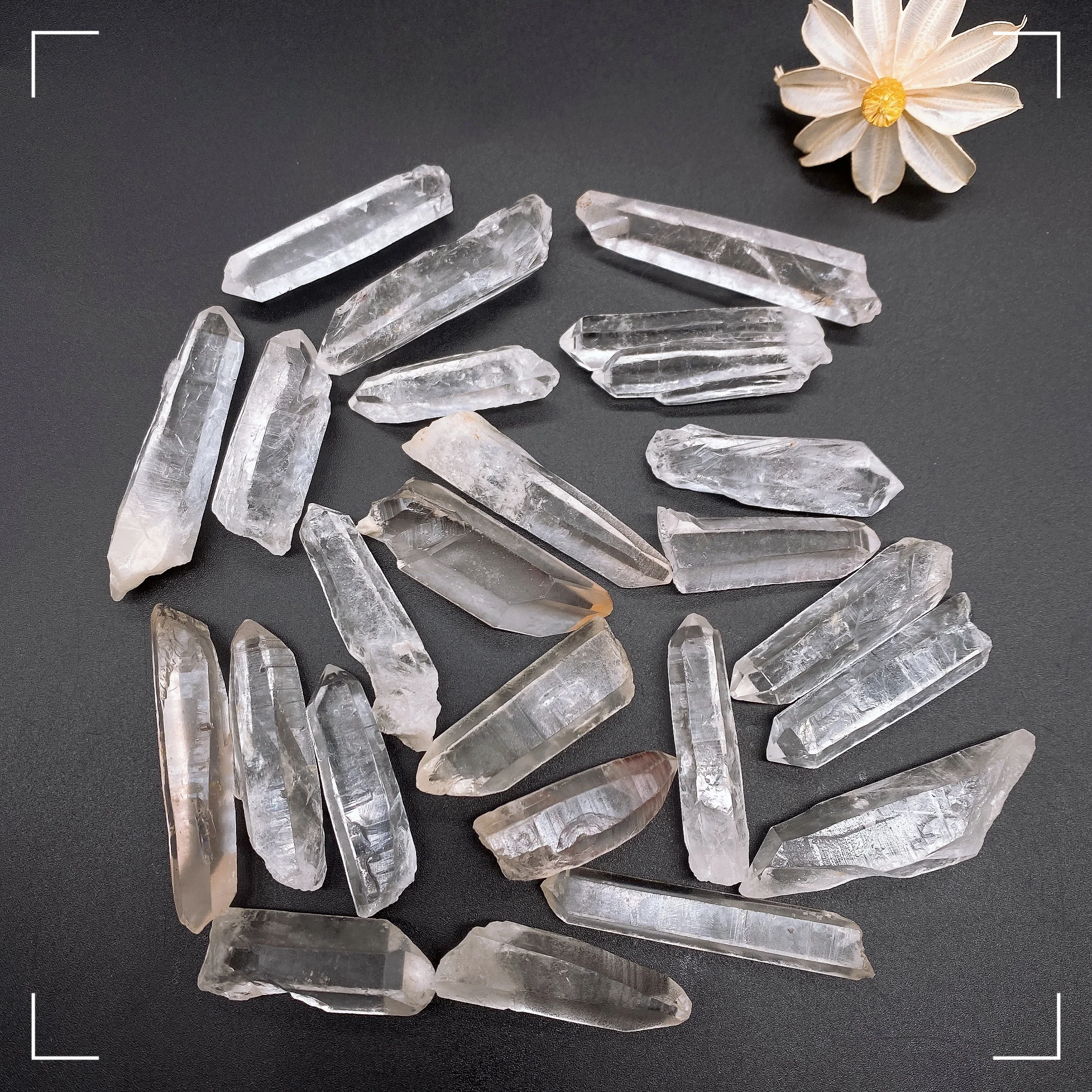 Wholesale 100g Unpolished Clear Quartz Crystal Raw Column Stone Wand Point Healing Stones Home Decor Natural Quartz Crystal Gift image 6