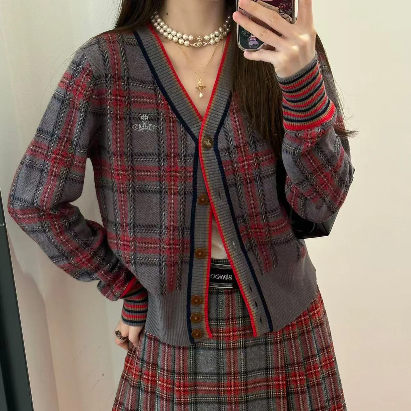 

Ретро Briti Sle V-Ne клетчатый вязаный открытый кардиган женский свободный утягивающий универсальный свитер Jaet осень 2025 Новое поступление