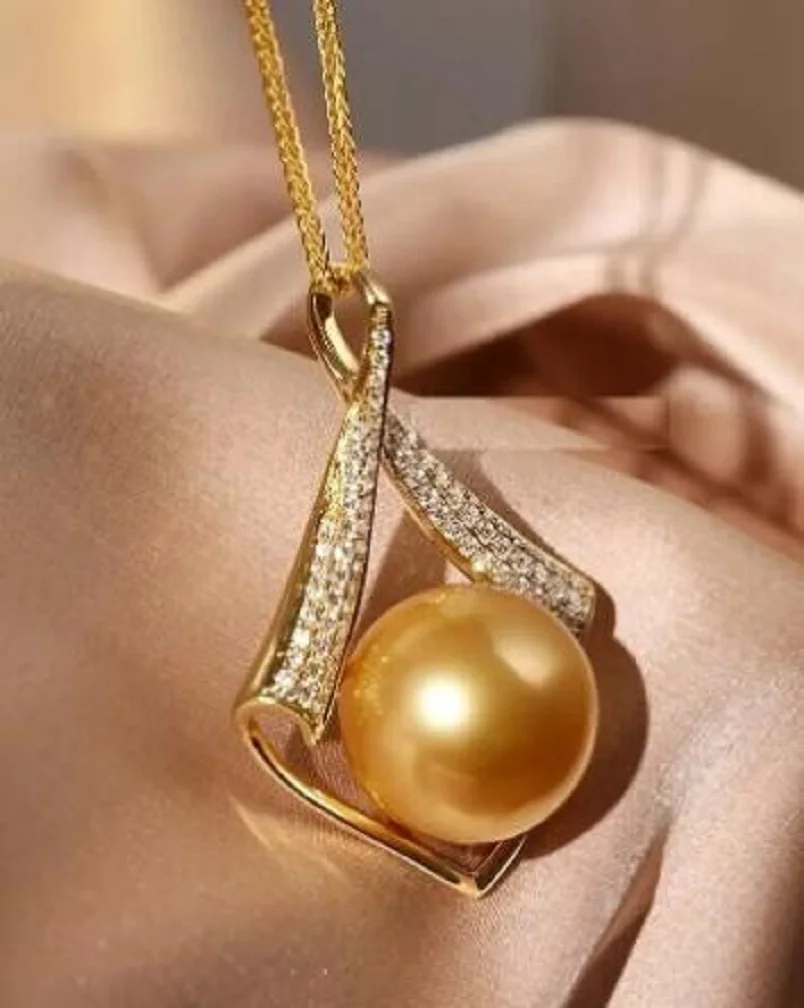 Lovely big aaaa 10-11mm Nanhai golden round pearl necklace 925S I don't know.