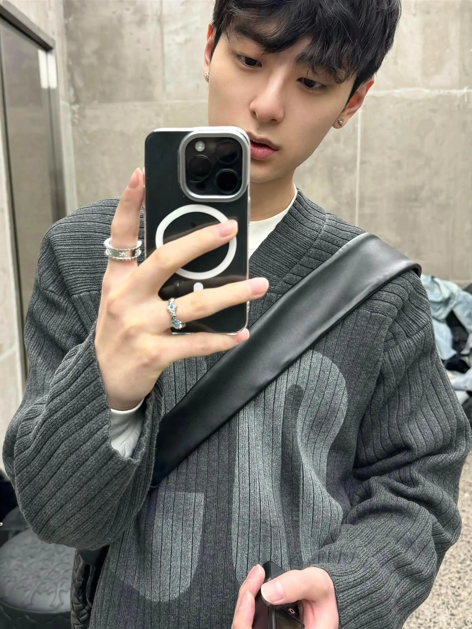 

Cleanfit ey Floral V-ne Knitted Sweater Men Women Loose Fit Long Sve Lazy Sle Korean Sle Casual Outerwear