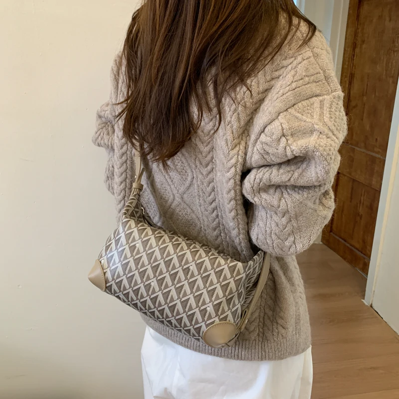 

Роскошная элегантная нишевая сумка через плечо в стиле ретро, легкий дизайн, стильная для прогулок на открытом воздухе, повседневного использования и повседневных дат