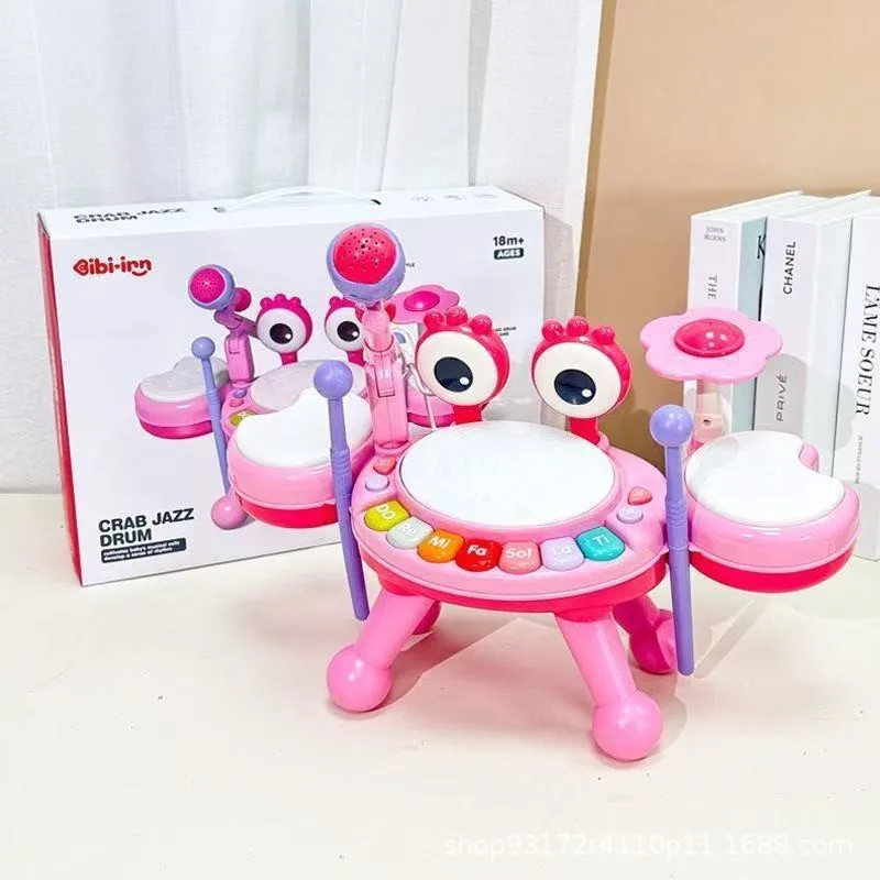 

Детский музыкальный набор в форме краба – джазовые барабаны, клавиатура, микрофон и свисток, все в одном.