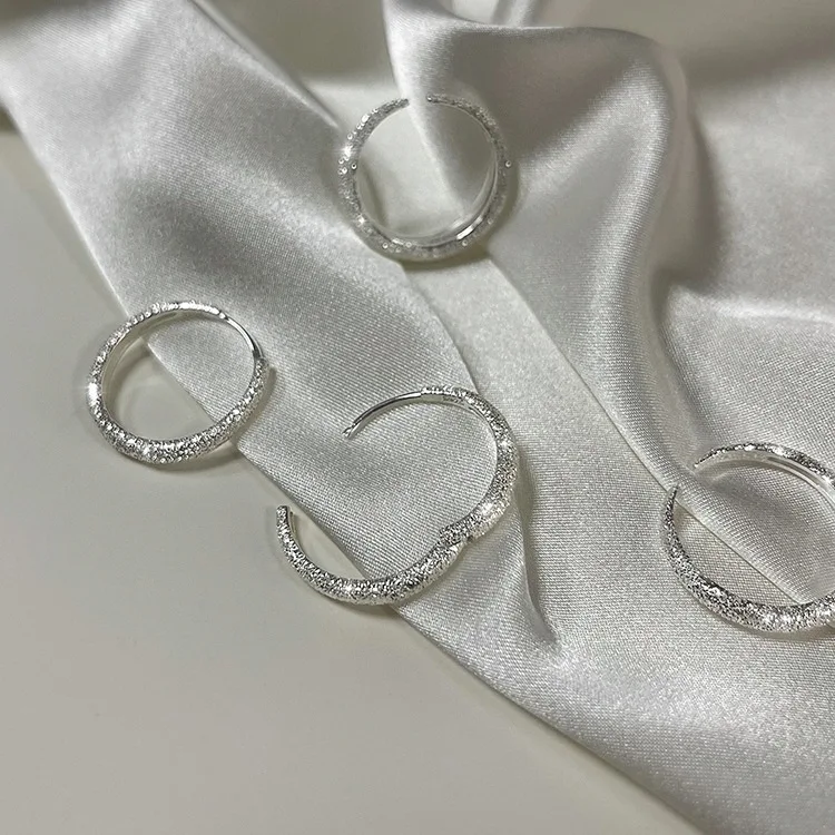 New Temperament Silver Color Ear Buckle Shiny Gypsophila Hoop Earrings Female Simple Thick Hoop Earrings Party Jewelry Gifts