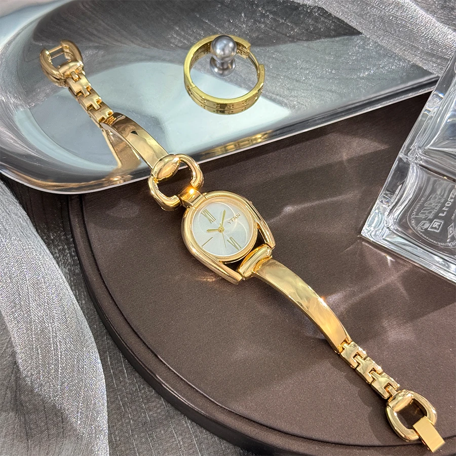 

Retro button bracelet watch, fashionable small high-end new cross-border women's bracelet watch, casual fashion quartz watch