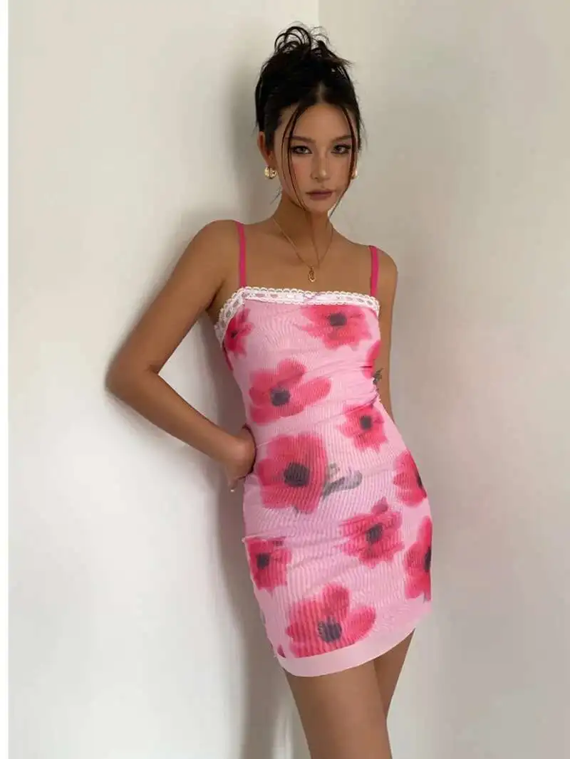 جديد 2024 الصيف المتخصصة شبكة زهرة طباعة الدانتيل المرقعة فستان الحمالات مثير الوردي الحلو سليم التفاف الأرداف فستان قصير CVML