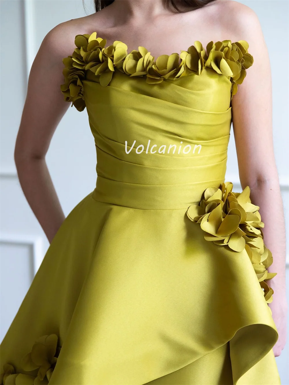 ที่กําหนดเองคุณภาพสูงประณีต Charmeuse Handmade ดอกไม้จีบ A-Line ชุดราตรียาว Bespoke โอกาสอย่างเป็นทางการ