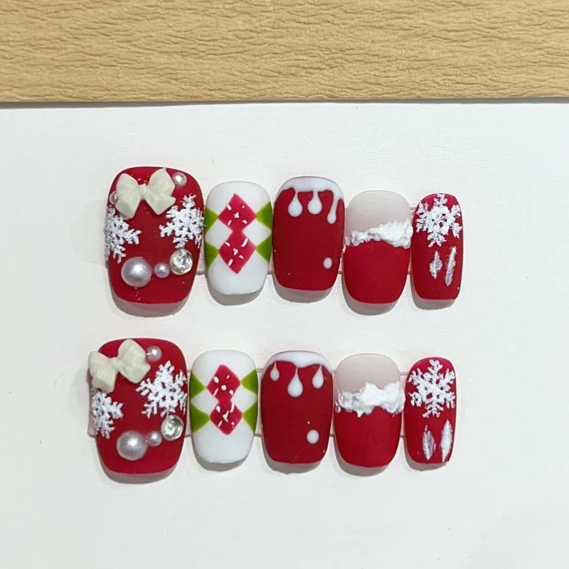 10 Uds. De uñas postizas navideñas de color rojo encantador, lazo de copo de nieve en relieve, uñas postizas desmontables, punta de manicura de cobertura completa cuadrada corta