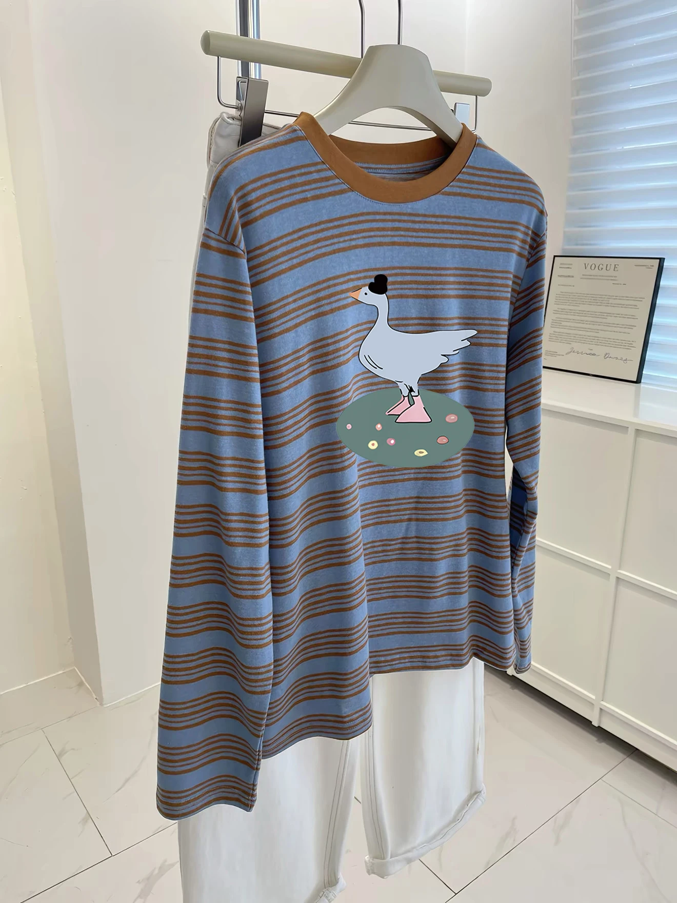 Loose Fit Women's Long Sleeve round Neck T-Shirt Casual Basic Top White Enhancing Blue Stripes Design Autumn Season Fashion