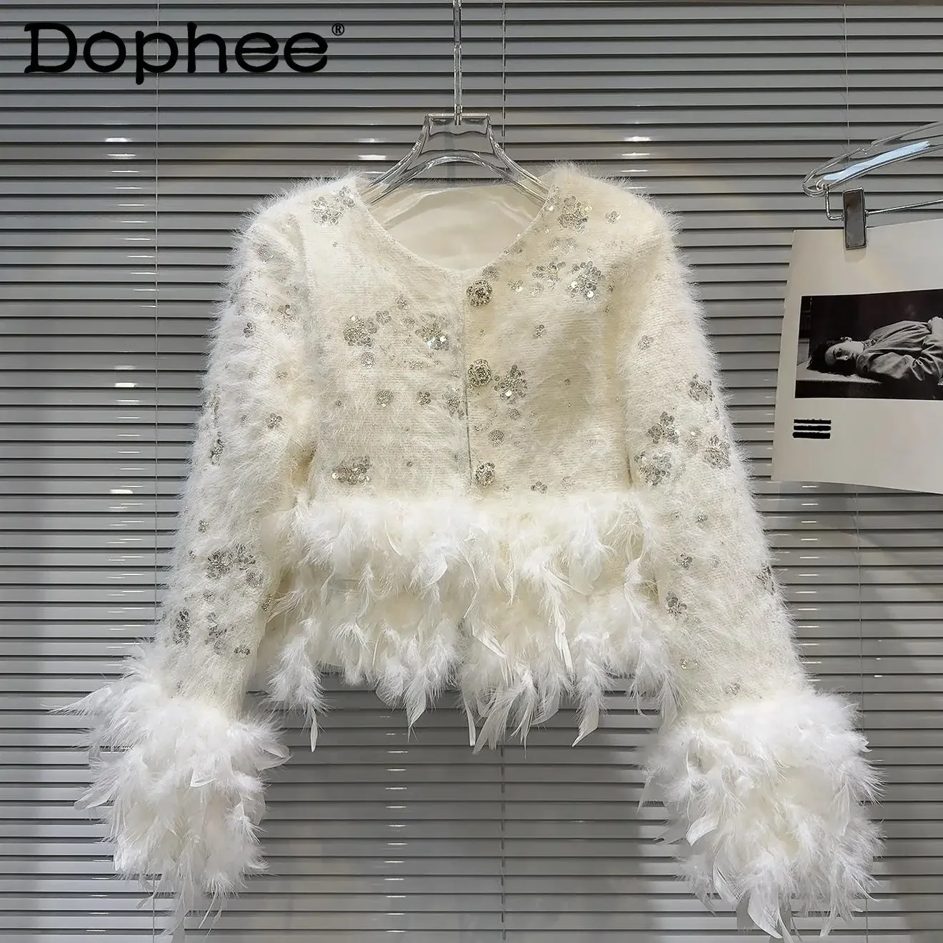 

2024 Winter New French Celebrity Style Feather Splicing Beads Mink Velvet Padded Short Jacket Round Neck Single-breasted Top