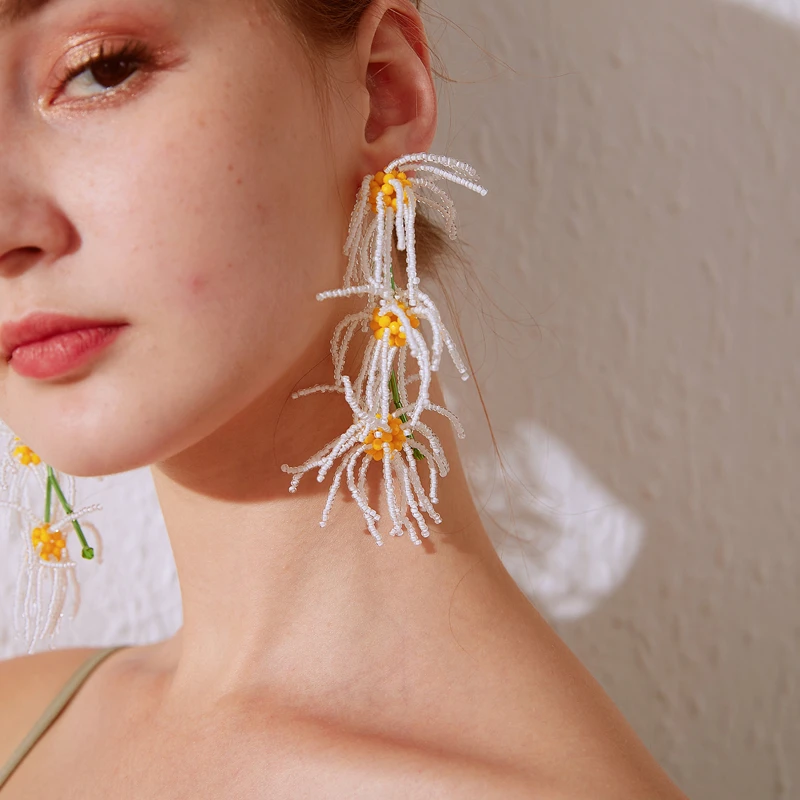 Hand-beaded long earrings Exaggerated white Daisy petals fringe earrings for female niche temperament holiday style earrings