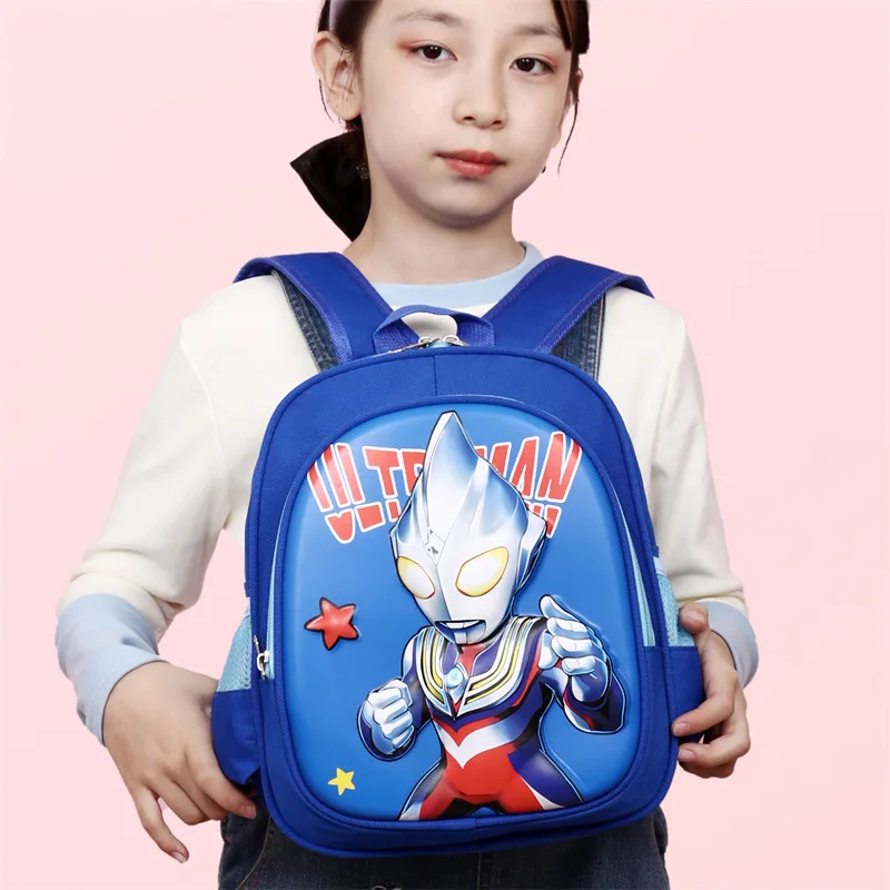 Ultraman Diga's nieuwe cartoon kinderschooltas met harde schaal voor jongens, schattige anti-spattende lichte studentenrugzak met grote capaciteit