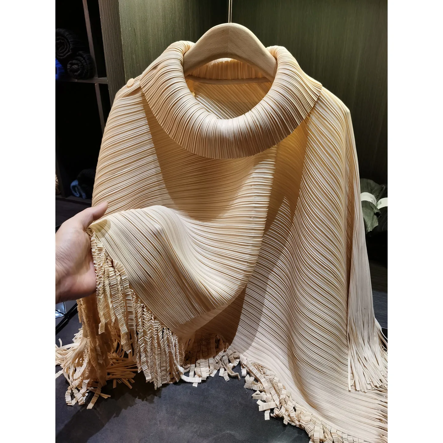 High-quality Elegant Minimalist Solid-colored Pleated High-neck T-shirt Spring/summer New Style with Fringe Hem Cape Top