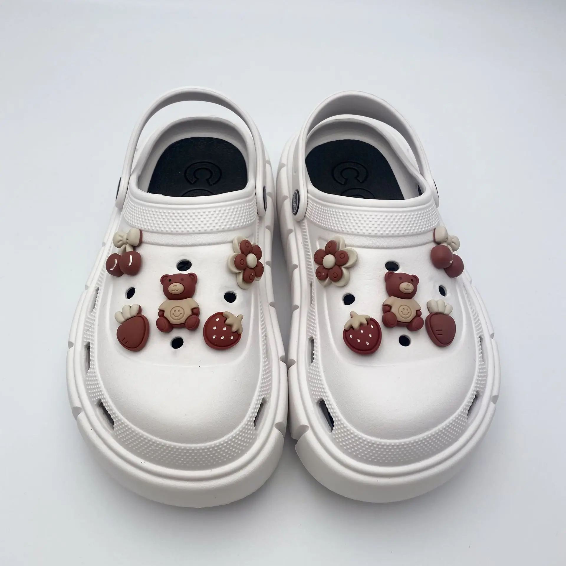 Sevimli yumuşak sakız kahverengi ayı delik ayakkabı Charms aksesuarları Croc için ayakkabı tokası ayrılabilir M fasulye ayakkabı çiçek DIY ayakkabı süslemeleri