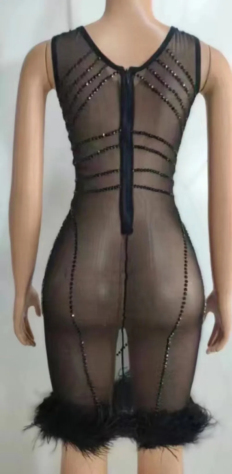 Canção feminina DJ apresenta Gogo Skin ColorGauze Baa Glutees FulDiamond Vestido de noite de uma peça com penas para performance feminina