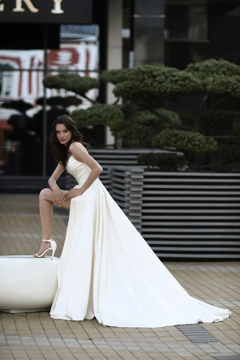 Vestidos de casamento de cetim Flavinke-A-line para mulheres, vestidos de noiva elegantes, fenda lateral, roupão deslumbrante para casamento