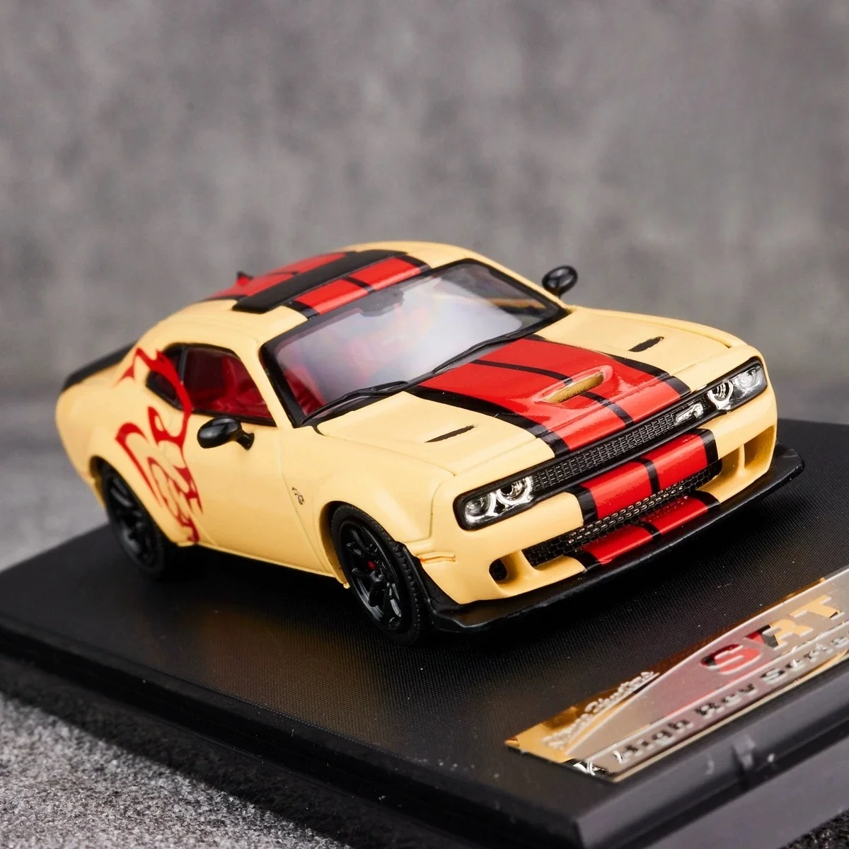 

SH 1:64 SRT Hellcat open cover Simulation Alloy Car Model Collection