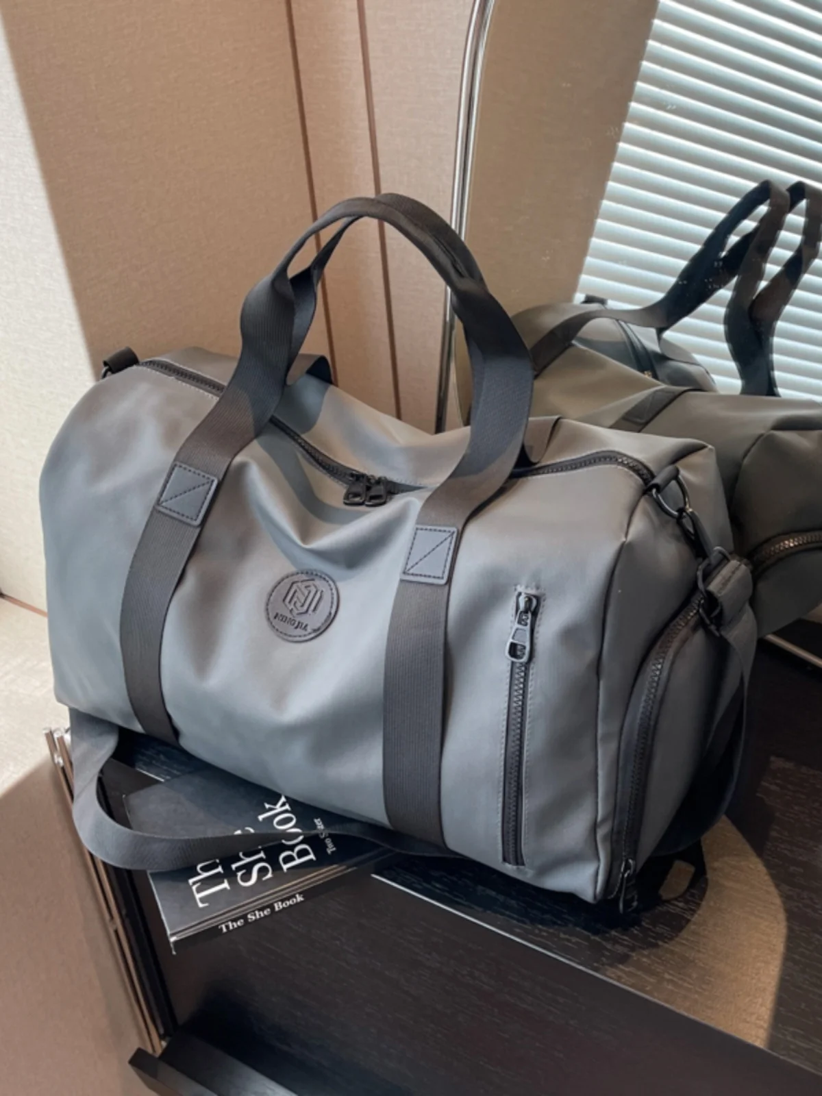 

Large Capaci Fitn Bag Wet And Dry Separation Sports Bag Men's Handbag Travel Bag for Busin Trips And Training