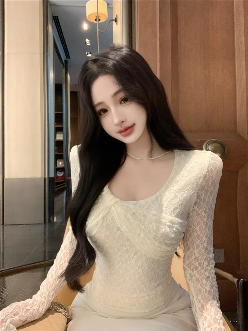 2025 Autunno Inverno Donna Top in pizzo Pullover corto design Camicetta Camicia a maniche lunghe con fondo