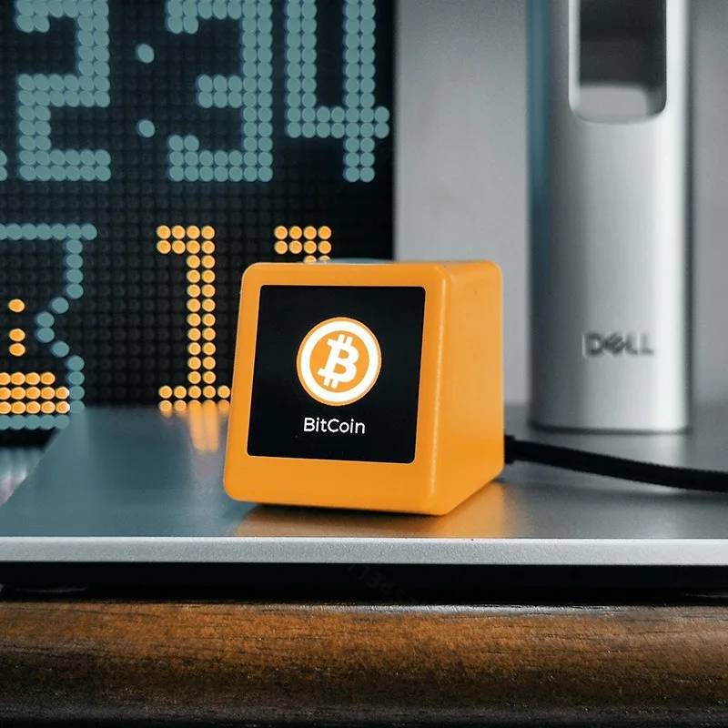 WiFi Digital Clock, Real‑time Stock Weather Exchange Rate BTC Crypto Price Display Monitor Desktop Decor