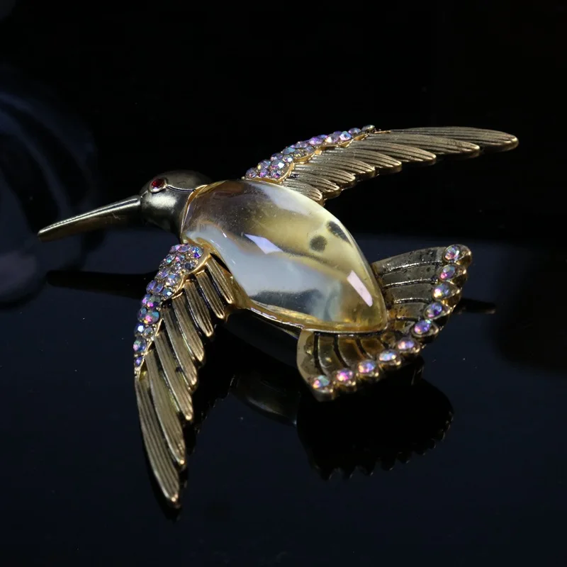 

Vintage Glazed Electroplated Golden Fashion Women's Brooch